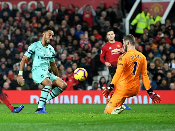 MU hút chết trước đội "tý hon", chọi sao nổi Arsenal