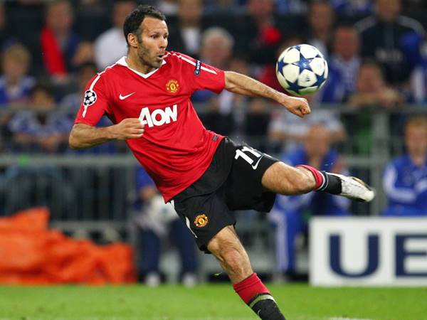 Ryan Giggs lập kỷ lục với 22 mùa liên tiếp ghi bàn tại NHA Ryan Giggs lập kỷ lục với 22 mùa liên tiếp ghi bàn tại NHA